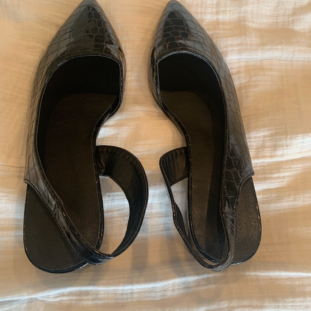 Chic Black Croc-Patterned Slingback Heels - image 3